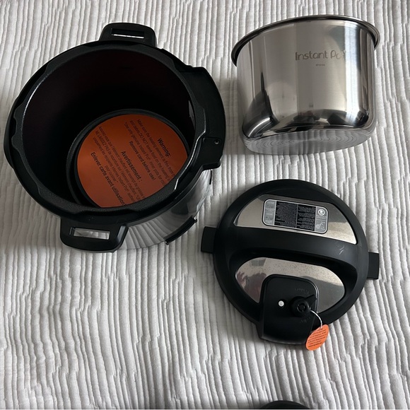 Instant Pot Duo 6 Quart Electric Pressure Cooker New Model IP-DUO60 V3 - Picture 6 of 6